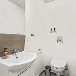 Holiday home 5 Bedroom Amazing In