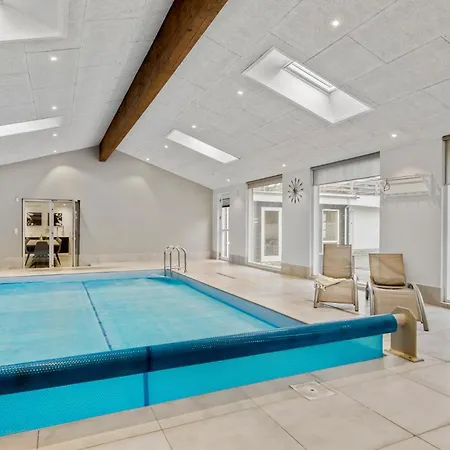 5 Bedroom Amazing In *